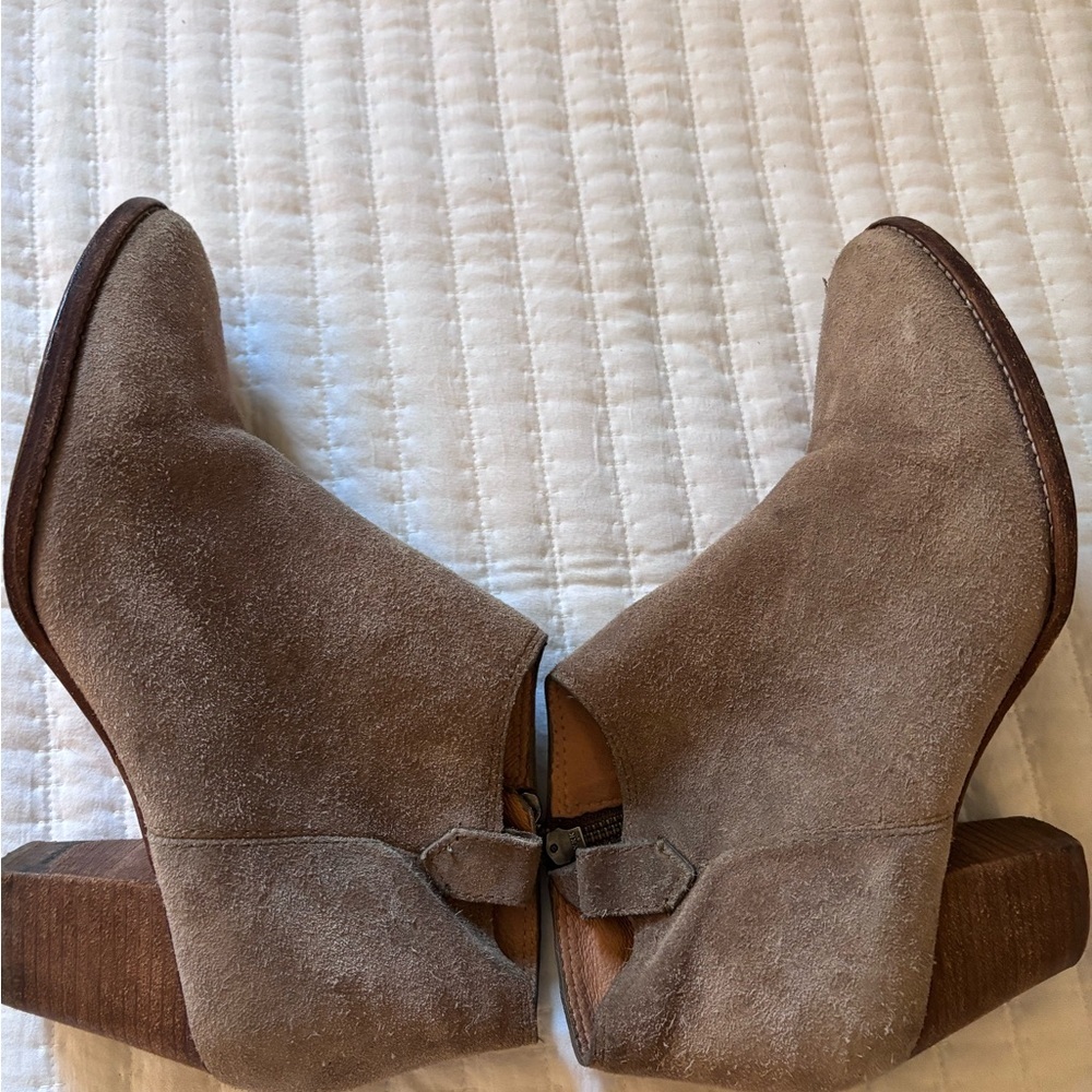 : : MADEWELL Tan Suede Leather Ankle Boots : : - Picture 15 of 15